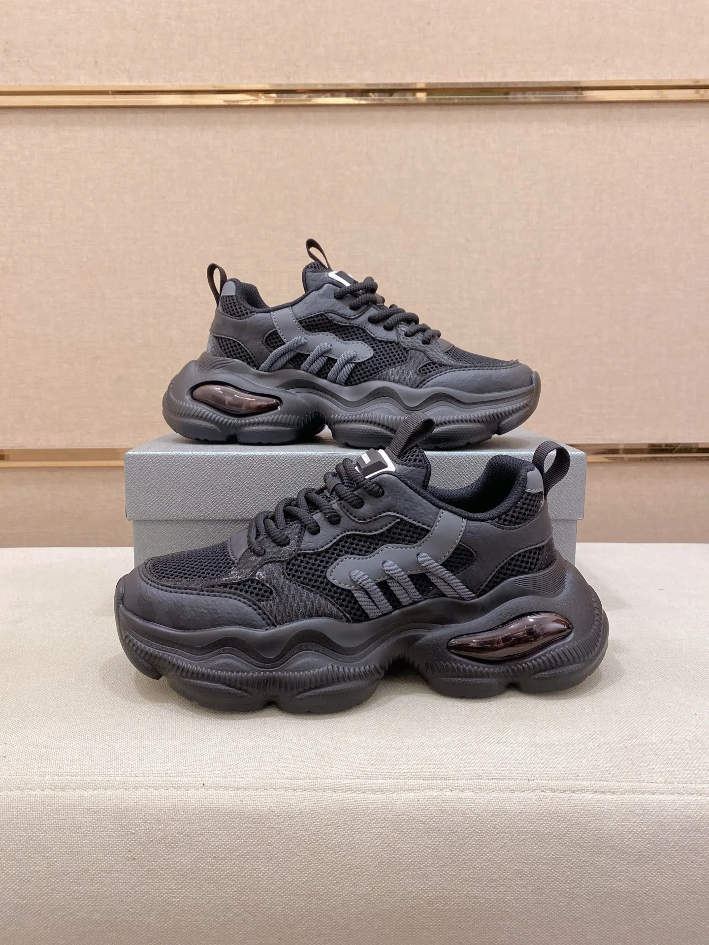Men's shoes 💰: 462💰 [Prada～Prada] Trendy new styles are on the market. Same style as the official website. Counter quality. Original version. [Strong] [Strong] Imported selected first-layer cowhide. Comfortable and breathable sheepskin lining, fine workmanship, upper layer made of 100% pure cowhide, original last shape, comfortable on the feet, shoe sizes 38 to 44